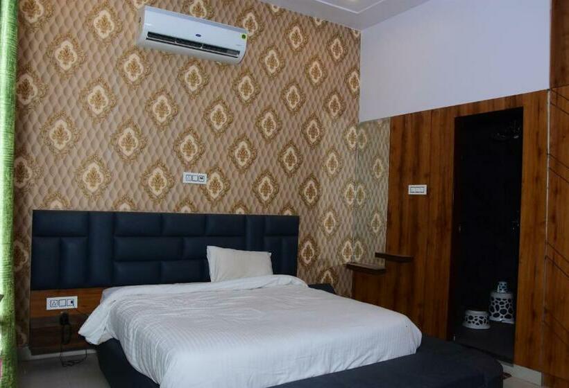 Hotel Udiksh  And Restaurants