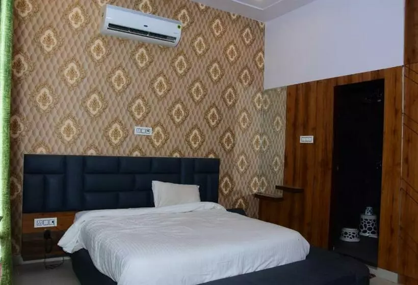 Hotelli Udiksh  And Restaurants