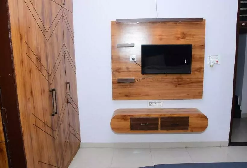 Hotelli Udiksh  And Restaurants