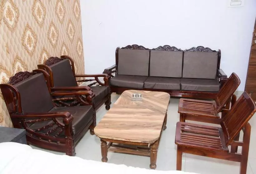 Hotelli Udiksh  And Restaurants