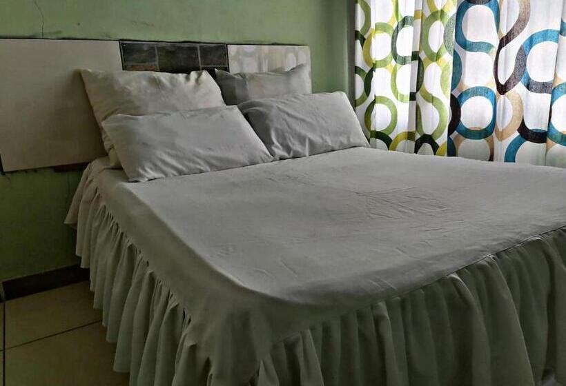 پانسیون Valleycenter Guesthouse