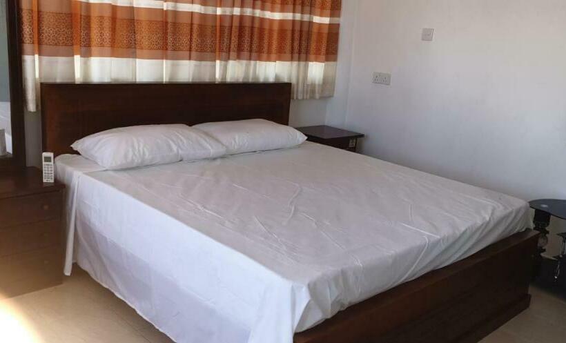 Pension (Hôtel basse catégorie) White Top