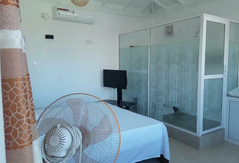 Pension (Hôtel basse catégorie) White Top