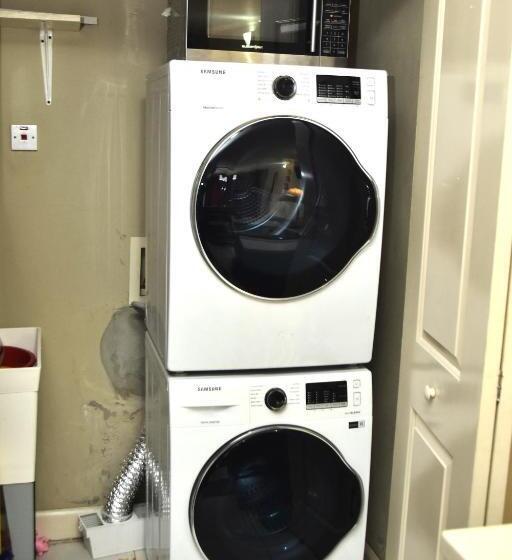 تختخواب و صبحانه The President Room 5 Minutes To Devon House 6 Strathairn Avenue Kingston