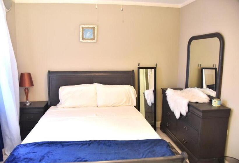 تختخواب و صبحانه The President Room 5 Minutes To Devon House 6 Strathairn Avenue Kingston