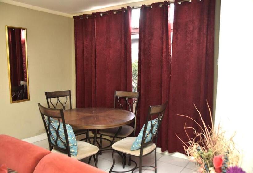 تختخواب و صبحانه The President Room 5 Minutes To Devon House 6 Strathairn Avenue Kingston