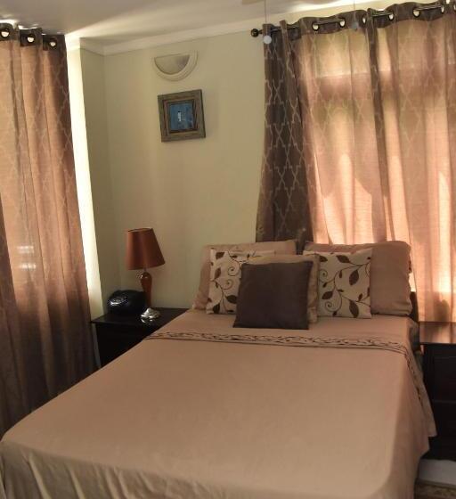 تختخواب و صبحانه The President Room 5 Minutes To Devon House 6 Strathairn Avenue Kingston