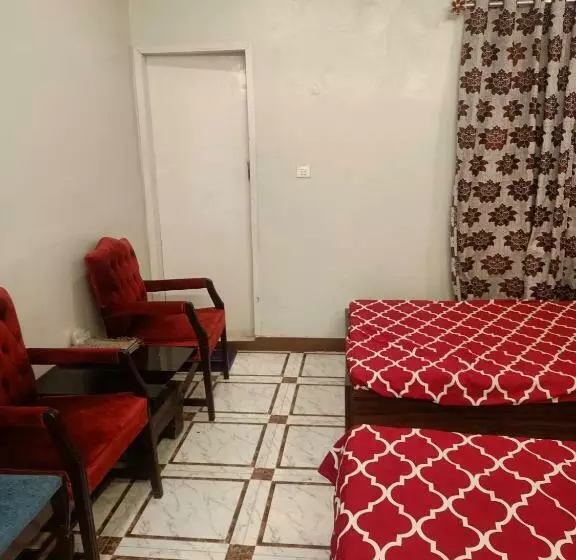 پانسیون Crystal Inn Guest House