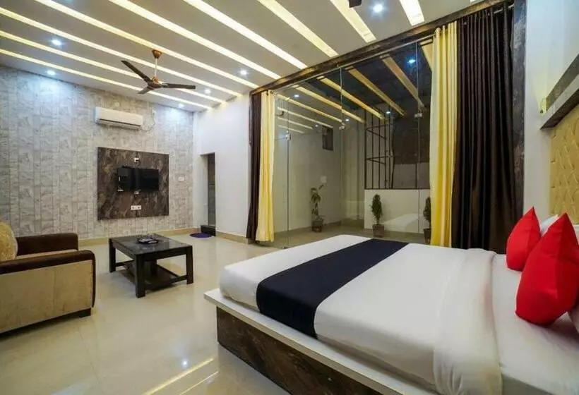 ホテル Anand Inn  Near Igi Airport