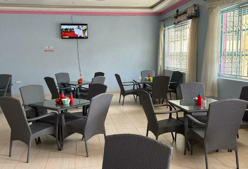 هتل Monga’re Lodge And Restaurant