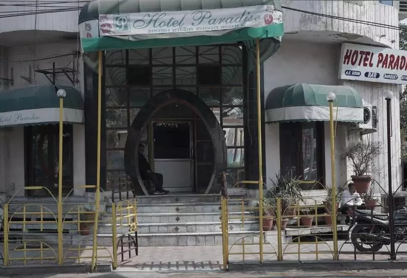 Hotelli Paradise By Wb Inn