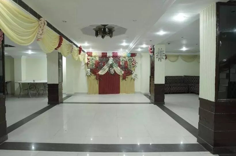 Hotelli Paradise By Wb Inn