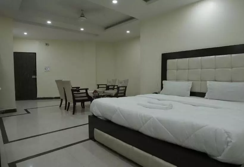 Hotelli Paradise By Wb Inn