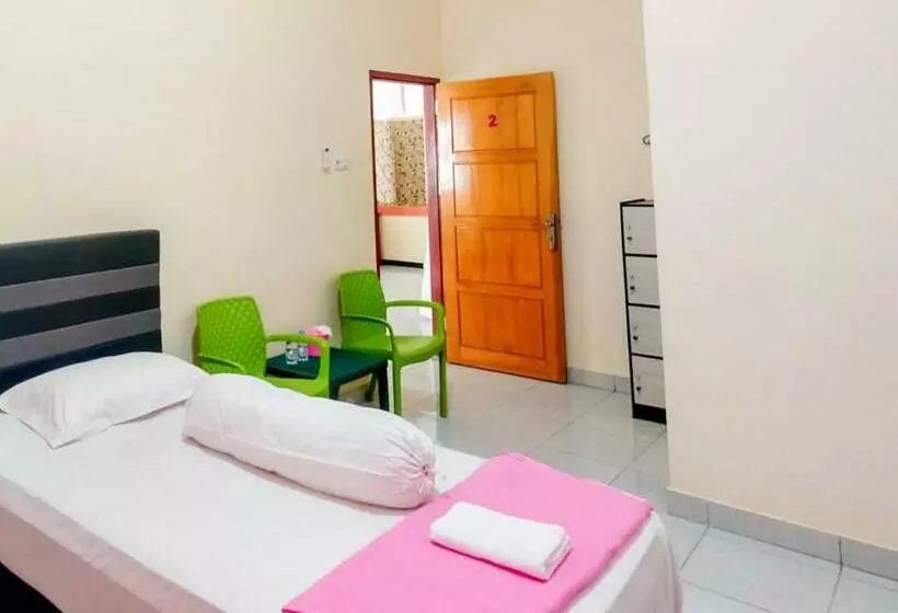 Reddoorz @ Makarios Hotel Poso