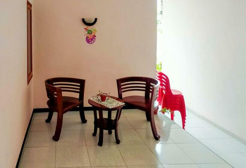 Reddoorz @ Makarios Hotel Poso