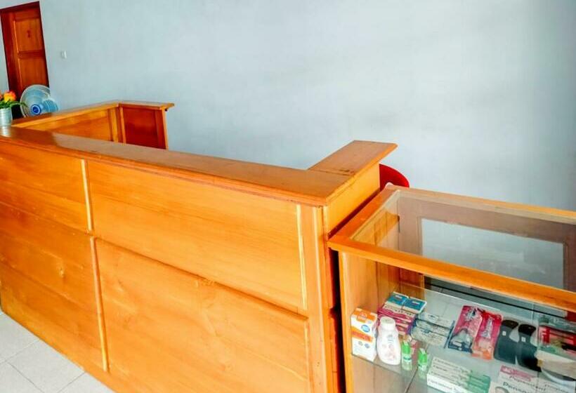 Reddoorz @ Makarios Hotel Poso