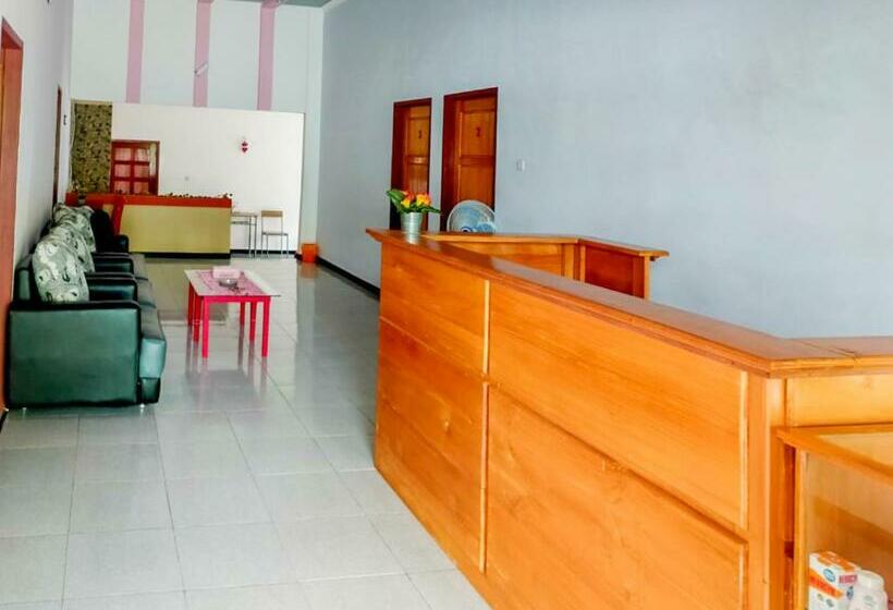 Reddoorz @ Makarios Hotel Poso