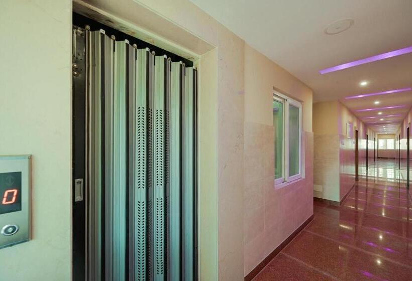 ホテル Spot On Blue Sagar