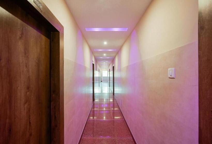 ホテル Spot On Blue Sagar