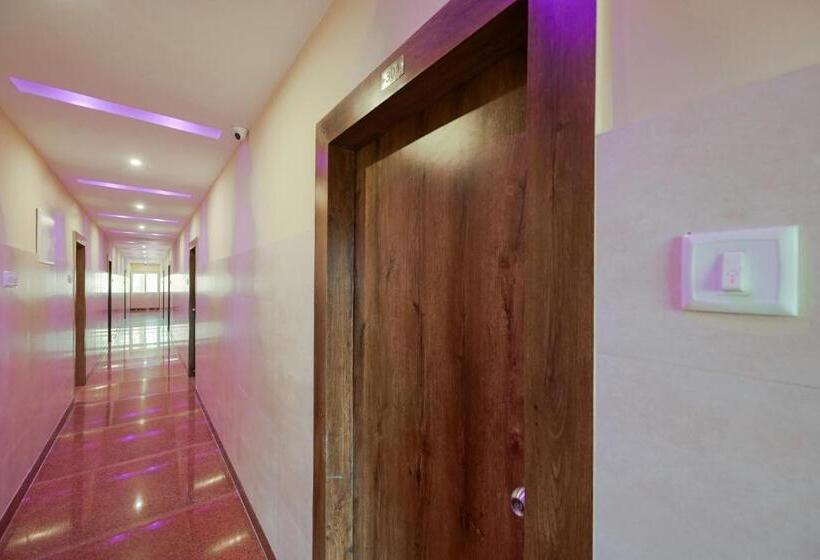 ホテル Spot On Blue Sagar