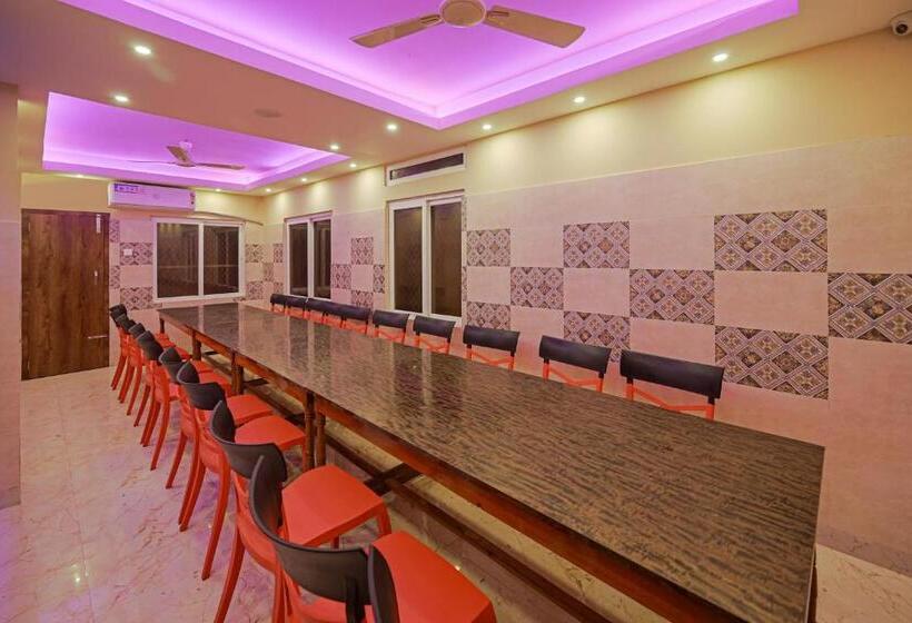 ホテル Spot On Blue Sagar