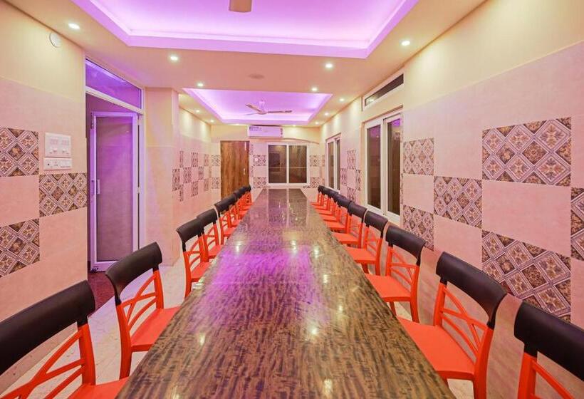 ホテル Spot On Blue Sagar