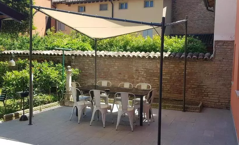 تختخواب و صبحانه Smartroom Lula