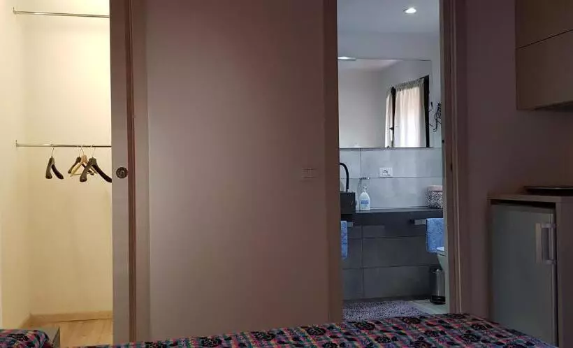 تختخواب و صبحانه Smartroom Lula