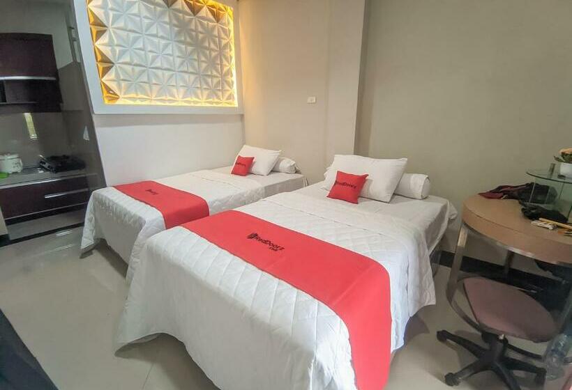 בית מלון כפרי Reddoorz Syariah Near Pasar Aceh Shopping Centre