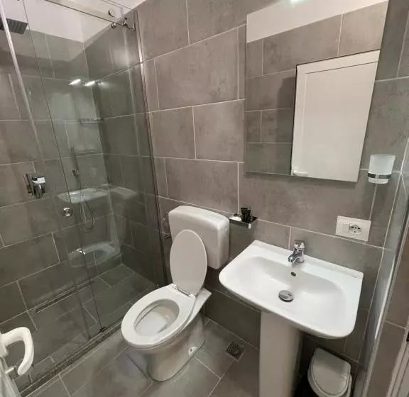 ペンション Intown Guesthouse Shkoder