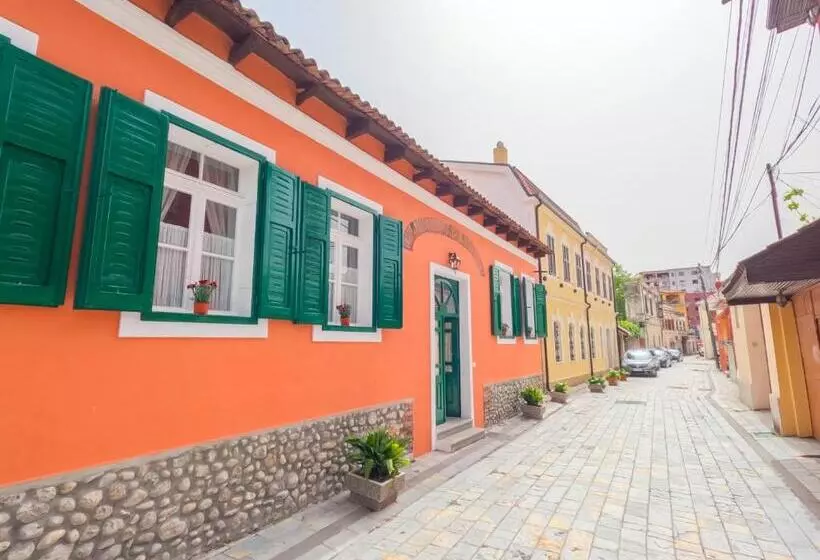 ペンション Intown Guesthouse Shkoder