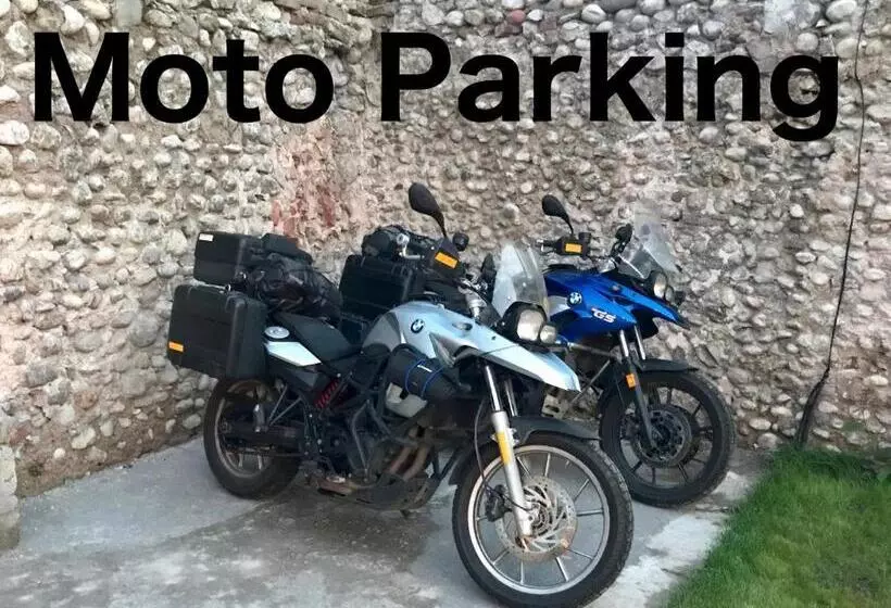 ペンション Intown Guesthouse Shkoder