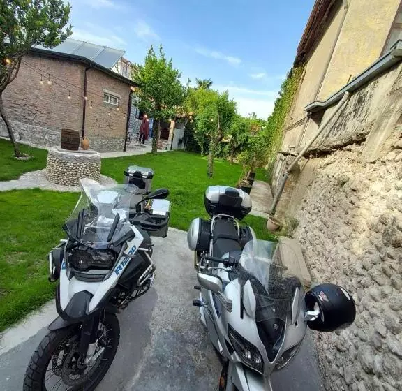 ペンション Intown Guesthouse Shkoder