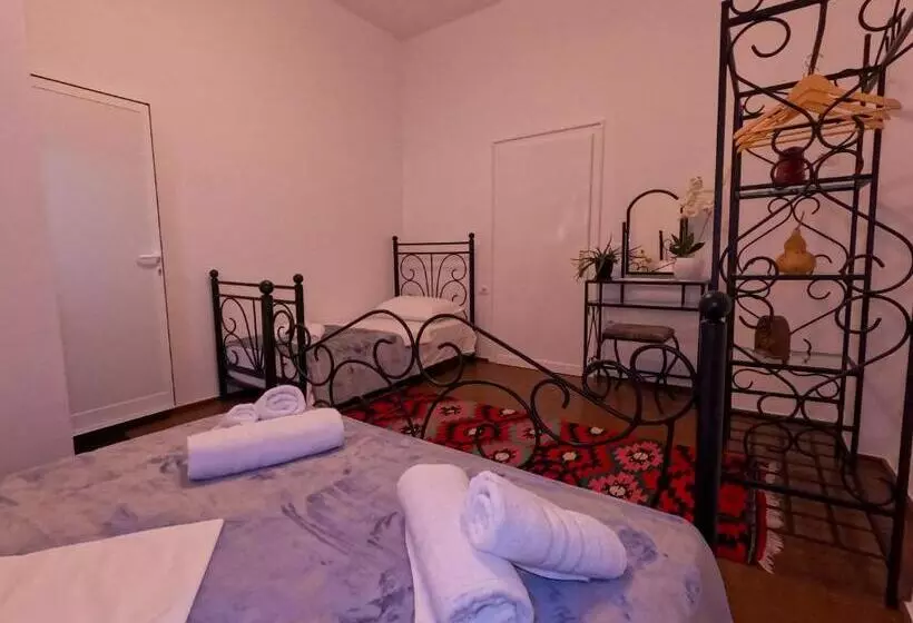 ペンション Intown Guesthouse Shkoder