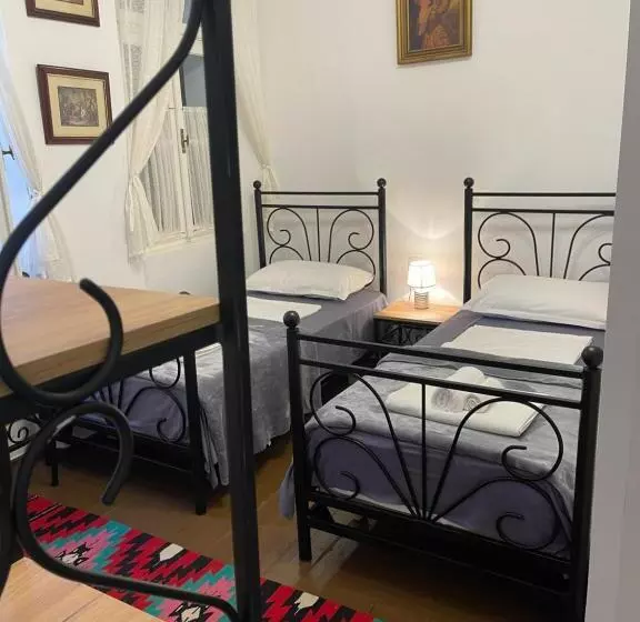 ペンション Intown Guesthouse Shkoder