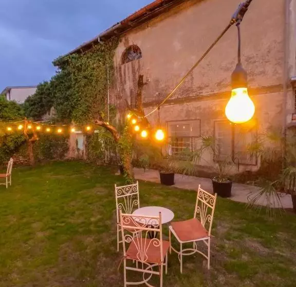 ペンション Intown Guesthouse Shkoder