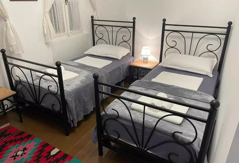 ペンション Intown Guesthouse Shkoder