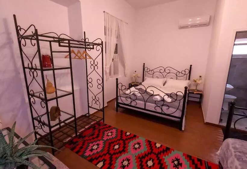 ペンション Intown Guesthouse Shkoder