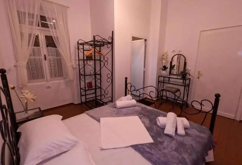 ペンション Intown Guesthouse Shkoder