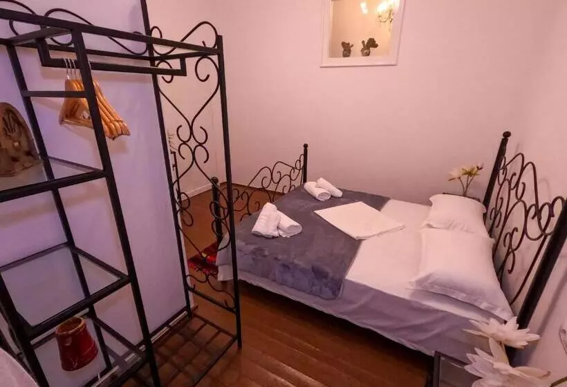 ペンション Intown Guesthouse Shkoder