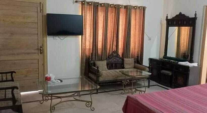 هتل Luxury Palace Peshawar