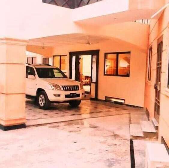 هتل Luxury Palace Peshawar