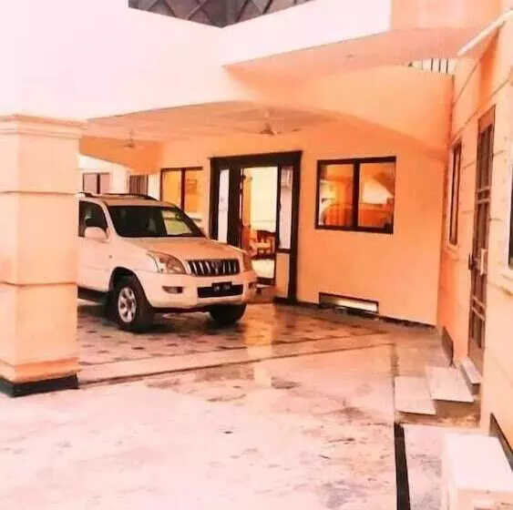 هتل Luxury Palace Peshawar