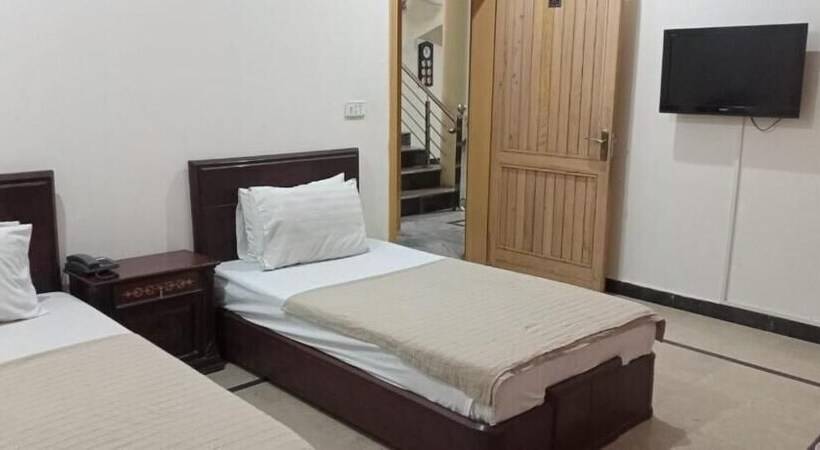 هتل Luxury Palace Peshawar