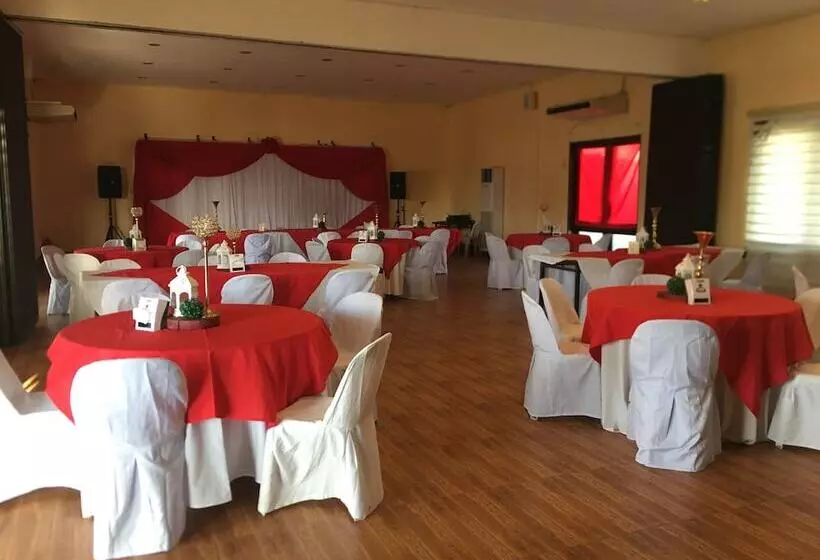 فندق فئة نجمة واحدة Microtel By Wyndham Cabanatuan