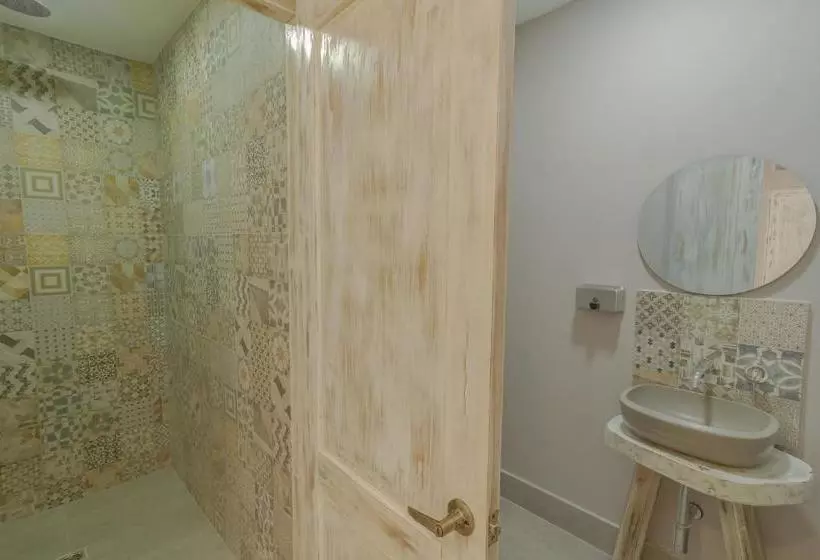 فندق Casa Avelina Boutique Hostel