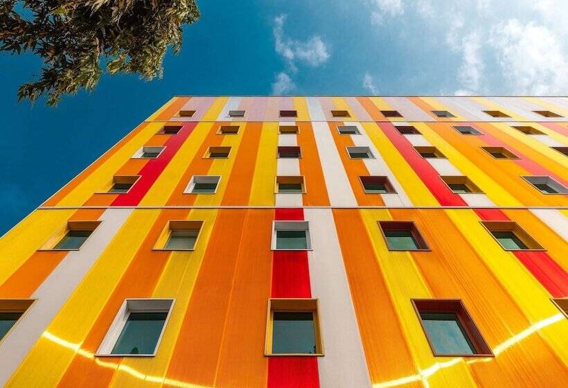 בית מלון כפרי Ibis Navi Mumbai   An Accor Brand