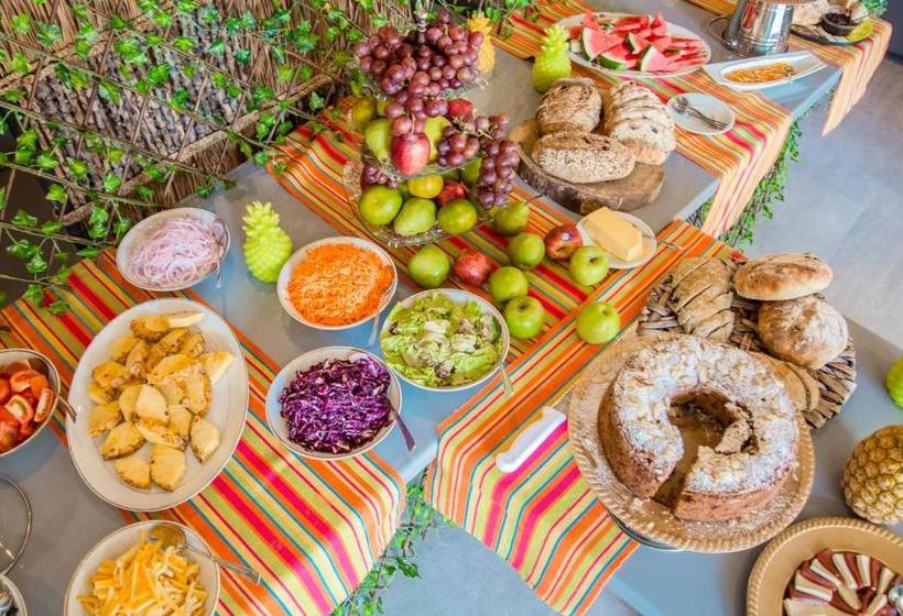 هتل Casa Avelina Boutique Hostel