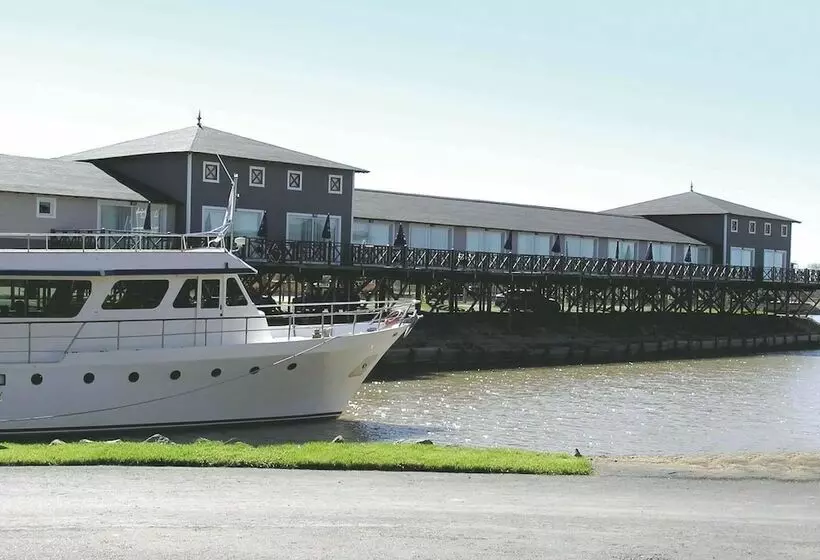 Howard Johnson Marinas & Resort