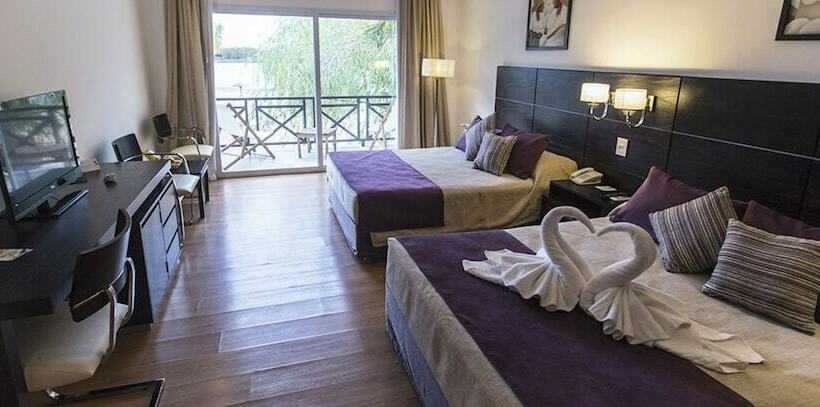 Howard Johnson Marinas & Resort